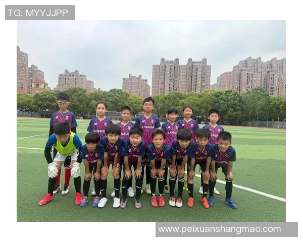 为足球明星加油助威的话语激励他们在赛场上拼搏奋进的力量